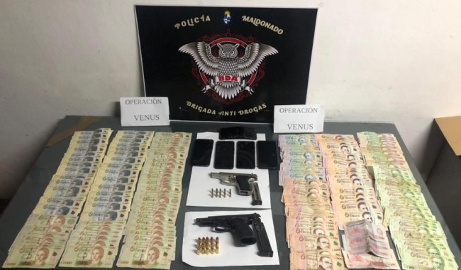Operación Venus permite incautar dinero, vehículo, armas y deriva en condena de un hombre y la formalización de una pareja
