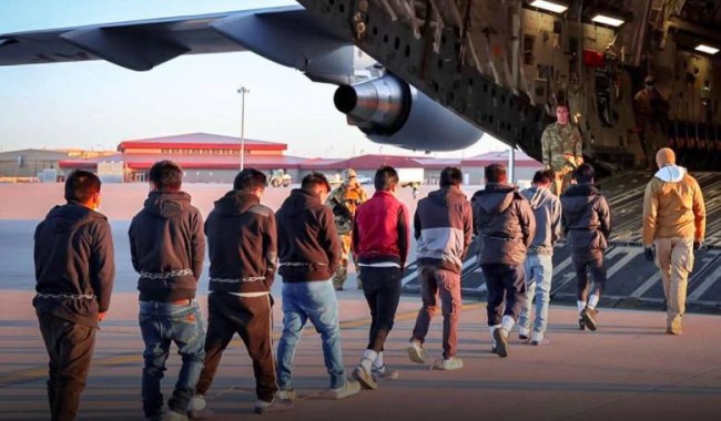 EE.UU. reanudará los vuelos de deportación a Venezuela el próximo mes, asegura el ‘zar de la frontera’