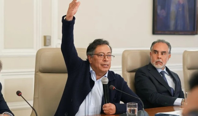 Petro pide la renuncia a los ministros y jefes de departamentos administrativos de Colombia