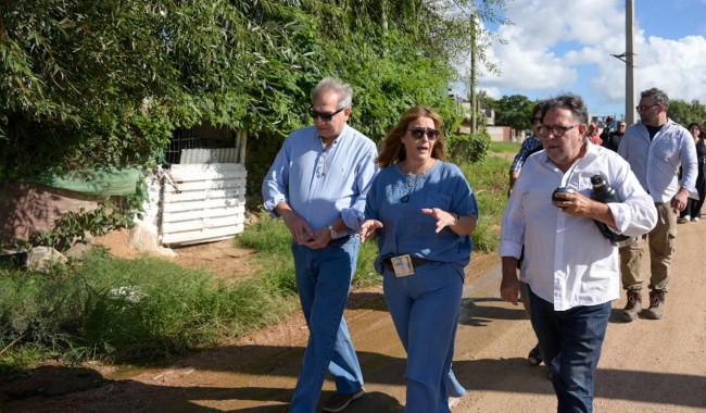 Ministra de vivienda recorrió barrios de Maldonado