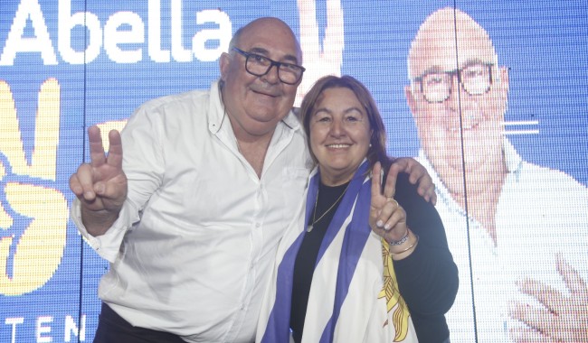 Abella y Antía encabezaron multitudinaria caminata en San Carlos