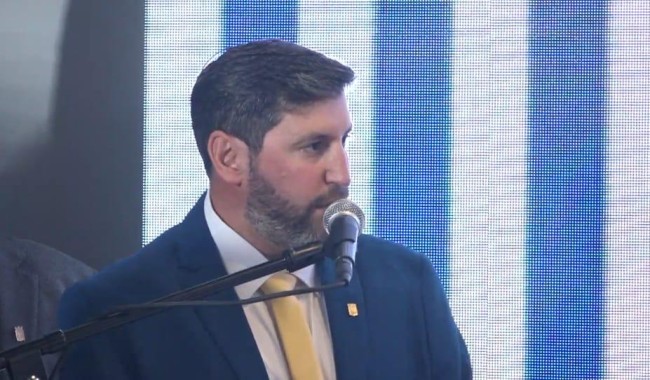 Asumió Tort y adelantó cumplimiento de compromiso: becas, salud mental, emprendedores, tercera edad y obra pública