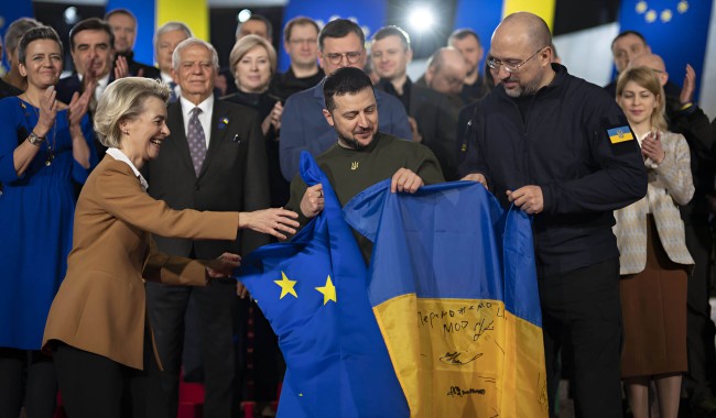 La reunión de líderes europeos en París acordó no levantar las sanciones a Rusia: “Todo lo contrario, vamos a ampliarlas”