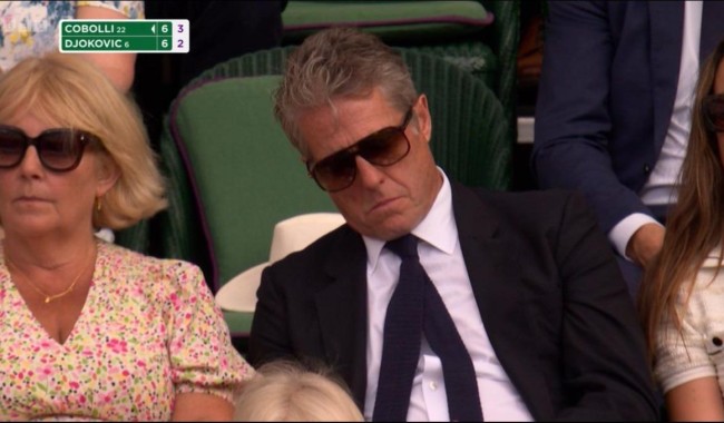Hugh Grant aparentemente se quedó dormido en Wimbledon y se convierte en un meme instantáneo