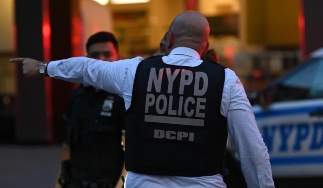 Al menos cuatro muertos, entre ellos un policía, en un tiroteo en Nueva York