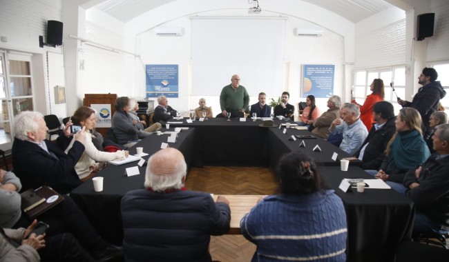 Iluminación y cuidado del medio ambiente compromisos de Abella transmitidos a los vecinos de la costa