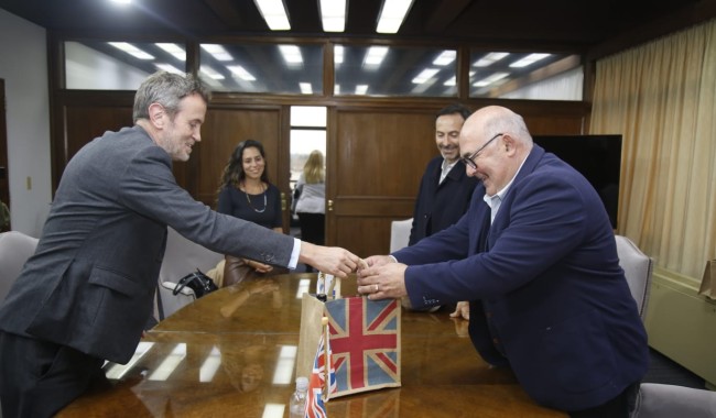 Abella recibió a embajador de Gran Bretaña