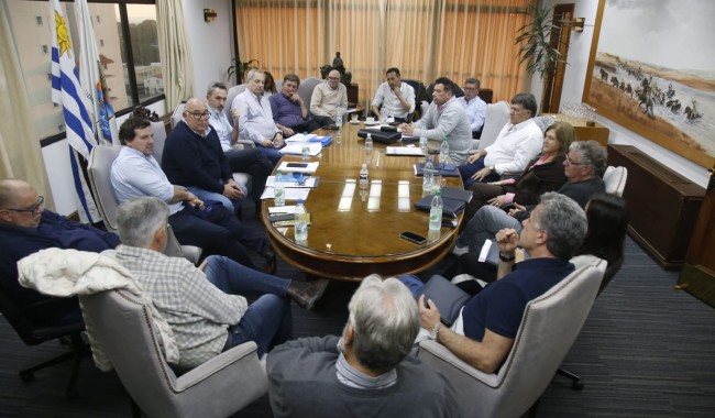 Abella y el presupuesto: gobernar, no hacer tanta política, pensar en este tiempo y no en 2030
