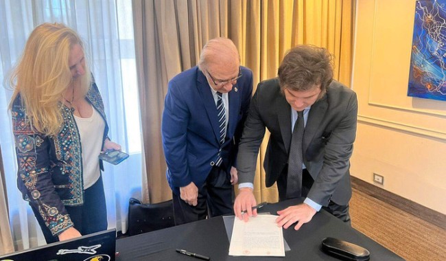 Javier Milei vetó las leyes de financiamiento universitario y de emergencia pediátrica, mientras estira la definición sobre los ATN