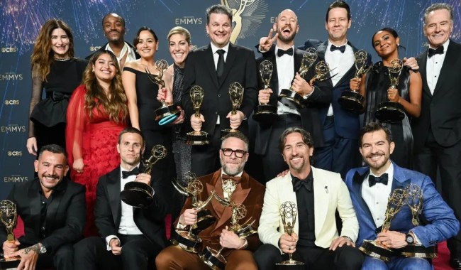 'The Studio' arrasa con 13 galardones en los Emmy 2025 que reafirman el éxito de 'Severance' y 'Adolescencia'