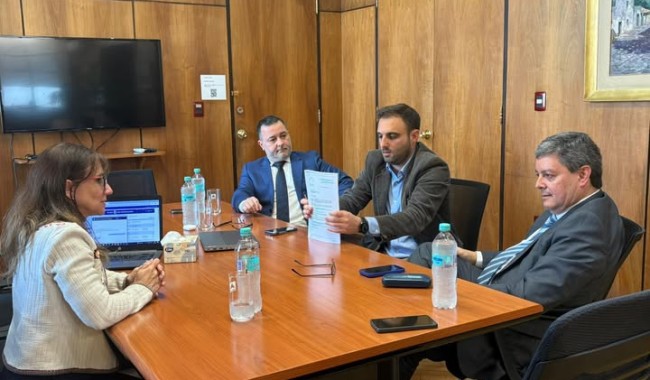 Reunión Casaretto-ANCAP: costos de reparación de la boya no significarán aumento en el precio de los combustibles