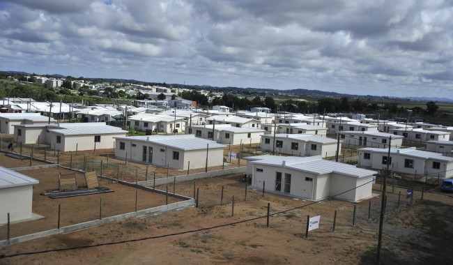 Nuevo Kennedy: seis viviendas desalojadas por problemas de drogas y una se vendió a 15 mil pesos; en una de esas casas funcionará la subcomisaría