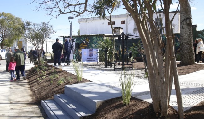 Vecinos celebraron la remodelación de la Plaza de la Mariposa en el barrio Bicentenario