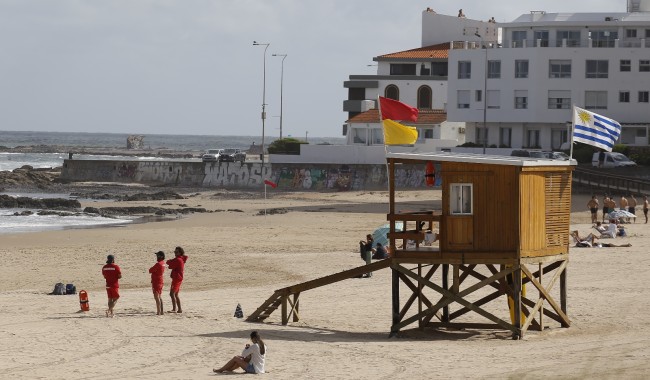 Guardavidas bajarán a las playas fines de semana desde el 14 de noviembre y a partir de diciembre sin interrupciones hasta el 5 de abril