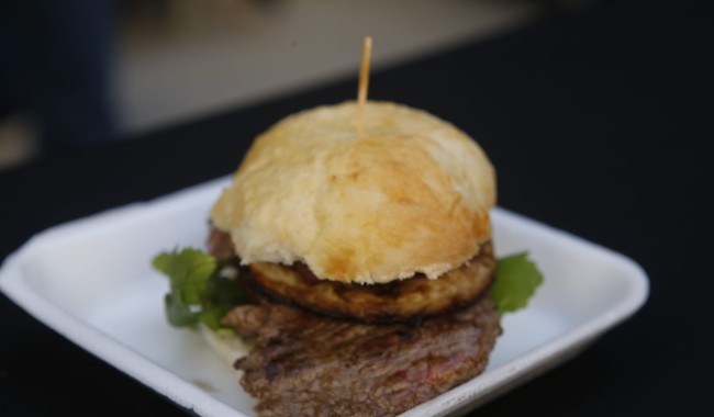Más de 3.000 personas participaron de la primera fiesta del chivito en Punta del Este