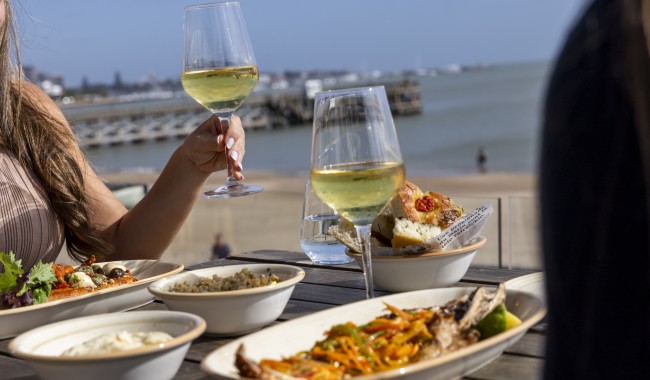 Octubre en Enjoy Punta del Este: humor, sunsets y gastronomía con beneficios especiales