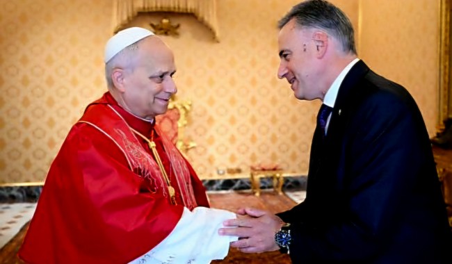 La Santa Sede se expidió sobre encuentro entre el Papa y Yamandú Orsi