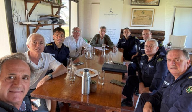 Comando Jefaturial mantuvo reunión en José Ignacio en el marco de la planificación para la temporada estival