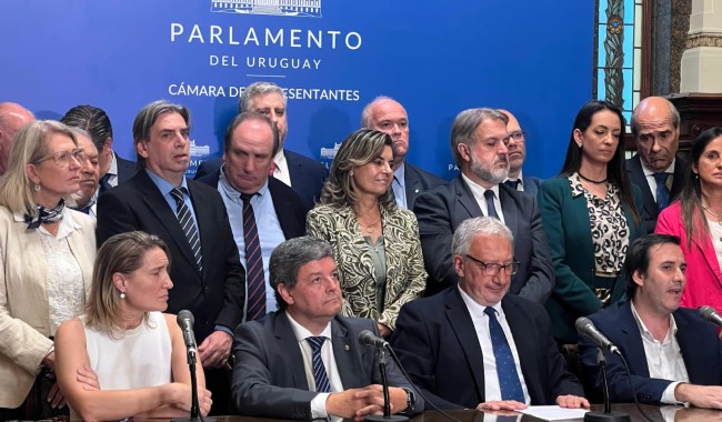 Ética o dinero: oposición acusa un ‘quiebre institucional’ en el caso Danza e insiste con renuncia