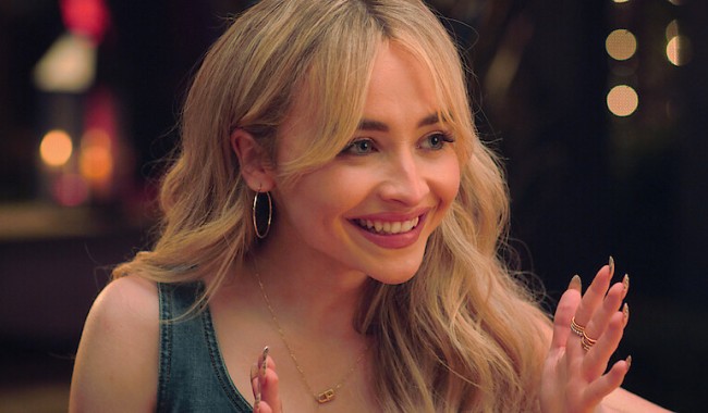 Sabrina Carpenter se adentró en la madriguera del conejo con la adaptación musical de "Alicia en el país de las maravillas"