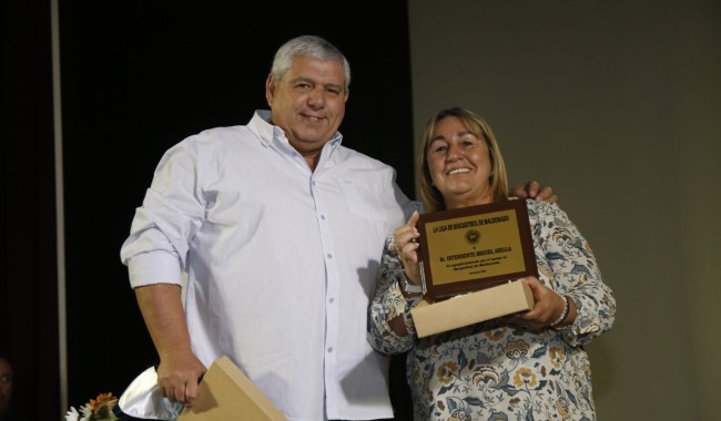 Liga de Básquetbol de Maldonado rindió reconocimiento al intendente Abella