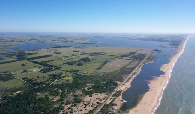 Autorizaron apertura artificial de la barra de Laguna Garzón por cianobacterias
