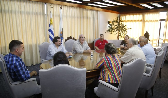 Abella escuchó planteos de delegación del PIT CNT que habló de gravar al 1% más rico y saludó el convenio con ADEOM