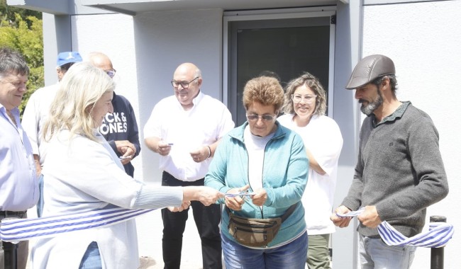 IDM, miel, sala extraccion, apicultura, Aigua, Miguel Abella, Miguel Plada, Valeria Tamon, inauguracion