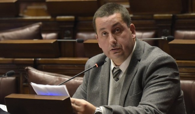 Echeverría endurece críticas y advierte que el ministro del Interior “camina hacia una interpelación en 2026”