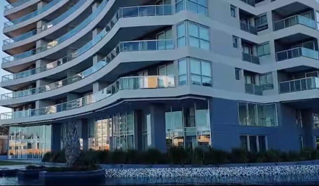 Mujer cayó desde un piso 12 en edificio de la Brava: investigan presunto intento de suicidio