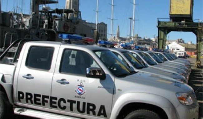 Prefectura despliega aire, mar y tierra por un argentino desaparecido en moto de agua