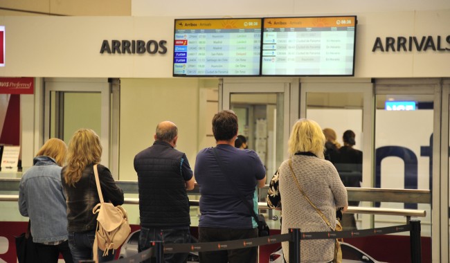 Turismo: Argentina concentró casi 7 de cada 10 visitantes en Uruguay este verano