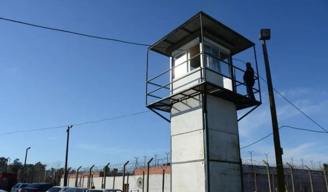 Echeverría marca contradicción del gobierno por eventual liberación de presos