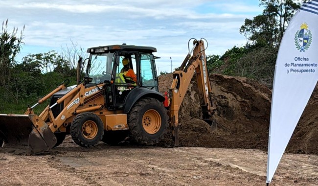 Del aprendizaje a la habilitación: Soledad y Karina fueron certificadas en maquinaria vial en Maldonado