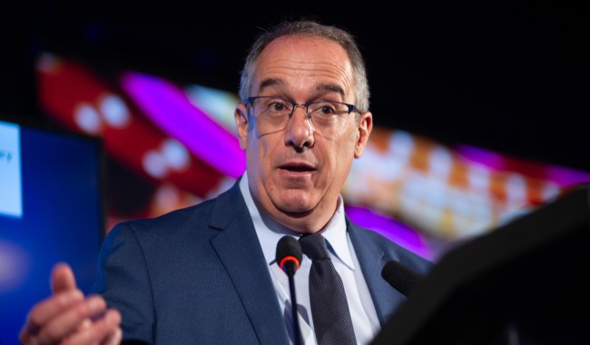 Educación: Mahía baja a territorio la Universidad de la Educación y expone el desafío político de aprobarla