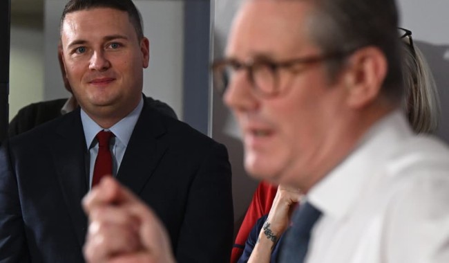 Streeting listo para lanzar un desafío de liderazgo contra Starmer