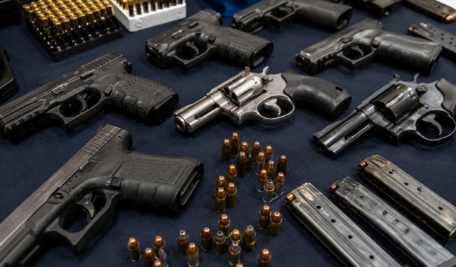 La ruta de las armas y las municiones: el Gobierno apunta al pasaje del mercado legal al delito y prepara nuevos controles