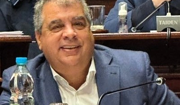 Blás pidió informes a Cancillería por los viajes oficiales del canciller Lubetkin