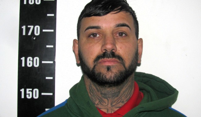 Condenaron al hombre que apuñaló al policía tras un incidente de tránsito; también cumplirá pena por suministro de cocaína