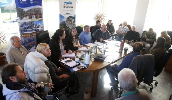 Abella hizo historia en Piriápolis: participó por primera vez de una sesión del Concejo y anunció reuniones periódicas con los municipios