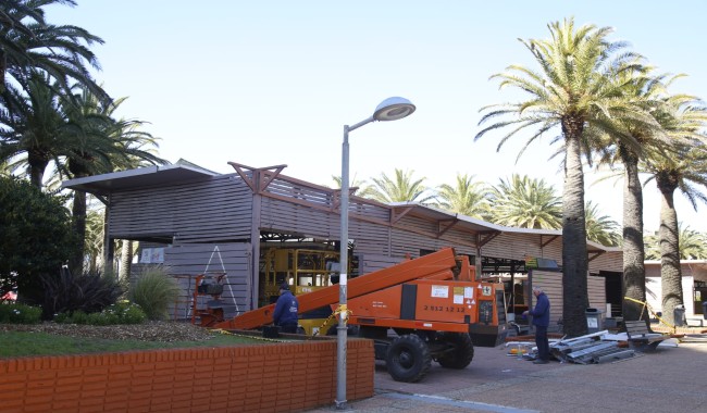 Plaza Artigas ya está en obras: desmontan los módulos de la feria artesanal y fijan el 15 de diciembre para inaugurar la primera etapa