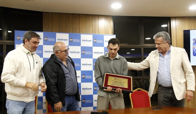 De la maglia rosa al oro suramericano: Maldonado homenajeó a Thomas Silva tras un año histórico