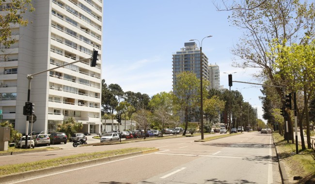 Desde este viernes funcionarán nuevos semáforos en Solanas y en avenida Roosevelt: dónde están y cómo operarán
