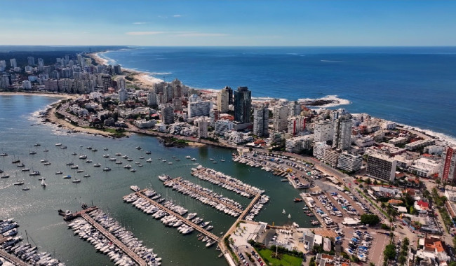 El turismo mueve mucho más que visitantes: Maldonado lidera el empleo y las segundas residencias generan más de US$ 1.000 millones al año en construcción