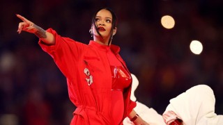 Embarazada, Rihanna conquistó el Super Bowl