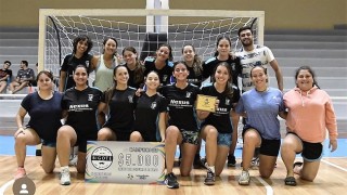 Plantel femenino de handball del Campus se consagró campeón en UniverPunta 2023