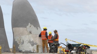 La Mano de Punta del Este volverá a su color original