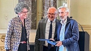 El actor español Imanol Arias recibió la Medalla Delmira Agustini