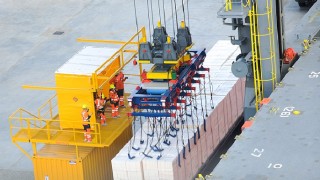 Partió desde el puerto de Montevideo la primera carga completa de celulosa producida en Uruguay