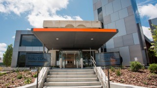 Armados con escopetas, dos sujetos irrumpieron en la policlínica de Sanatorio Mautone y robaron recaudación de las cajas